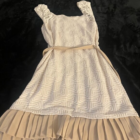 C. Luce Cream Lace Textured Dress NWOT Size M - Picture 9 of 11